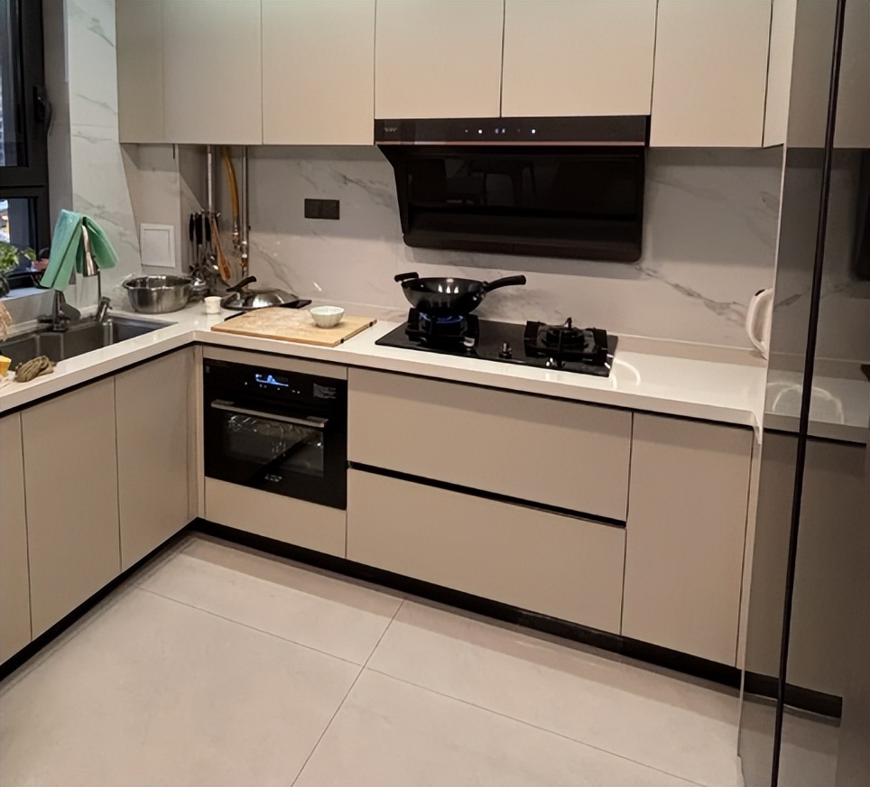 建议各位:若不差钱,厨房添置这4样家电,能让幸福感加倍提升_家电加倍样厨房能添置感应灯吗_