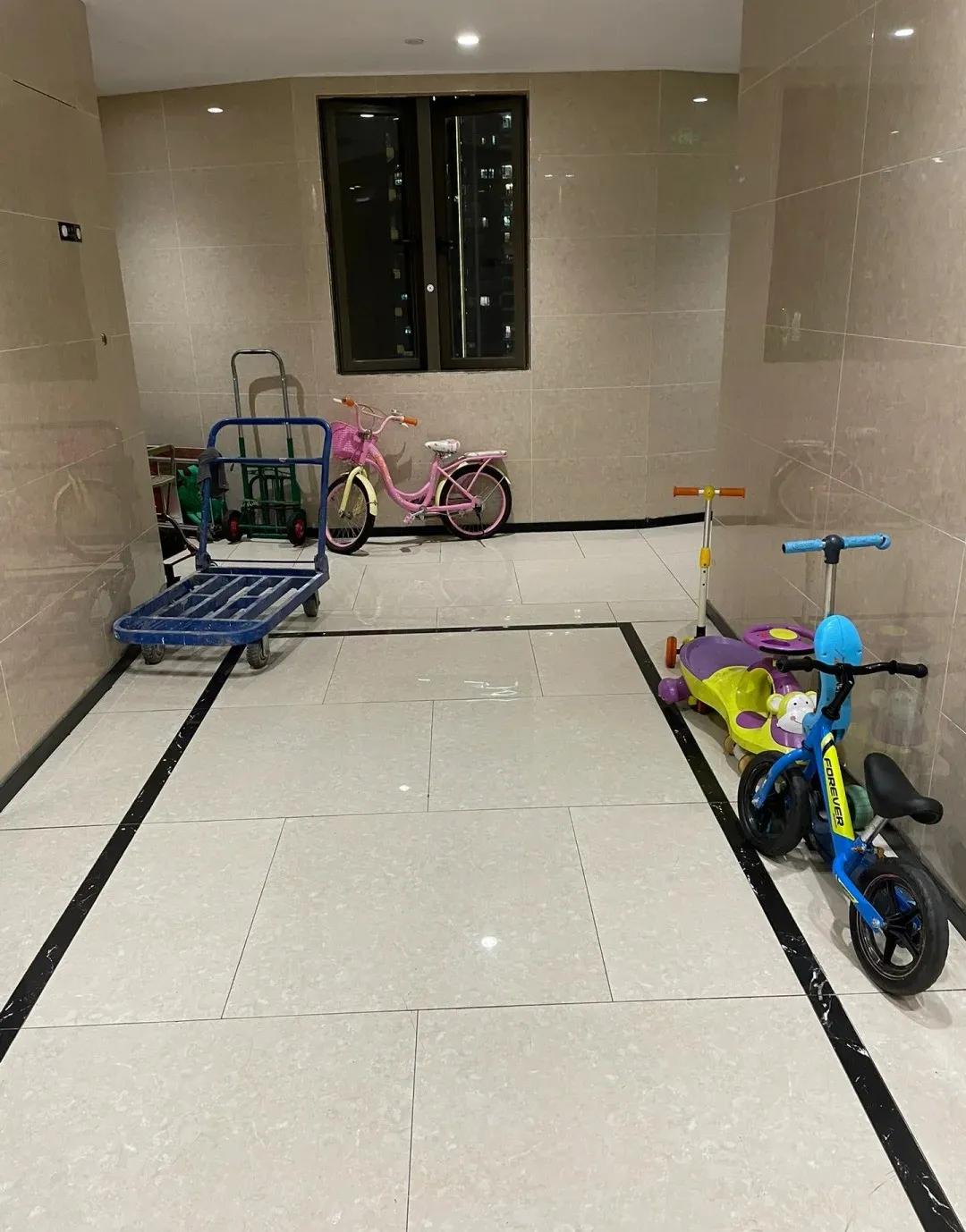 邻居占用过道公共空间__邻居占用公共走廊面积如何起诉