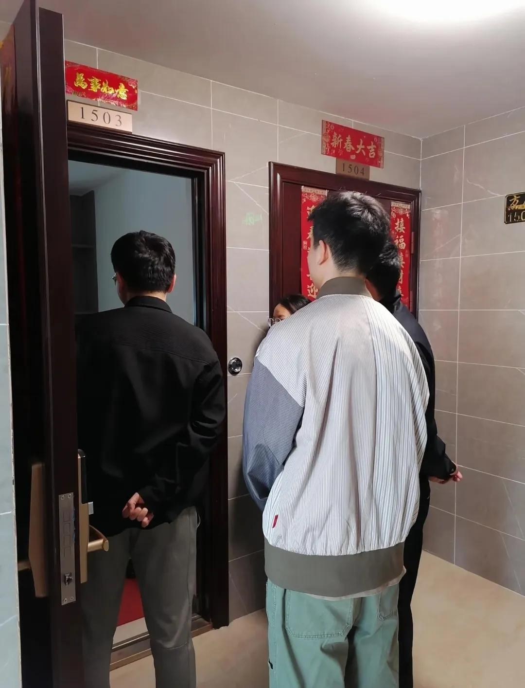 _邻居占用过道公共空间_邻居占用公共走廊面积如何起诉