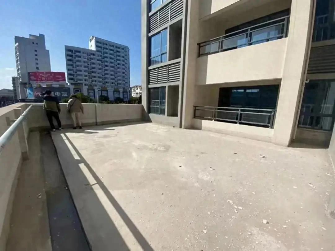 买了低层带露台的房子，以为是捡到宝了，入住后才知是噩梦的开始__买了低层带露台的房子，以为是捡到宝了，入住后才知是噩梦的开始