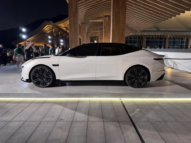 领克10 EM-P上市 限时价16.38万元起