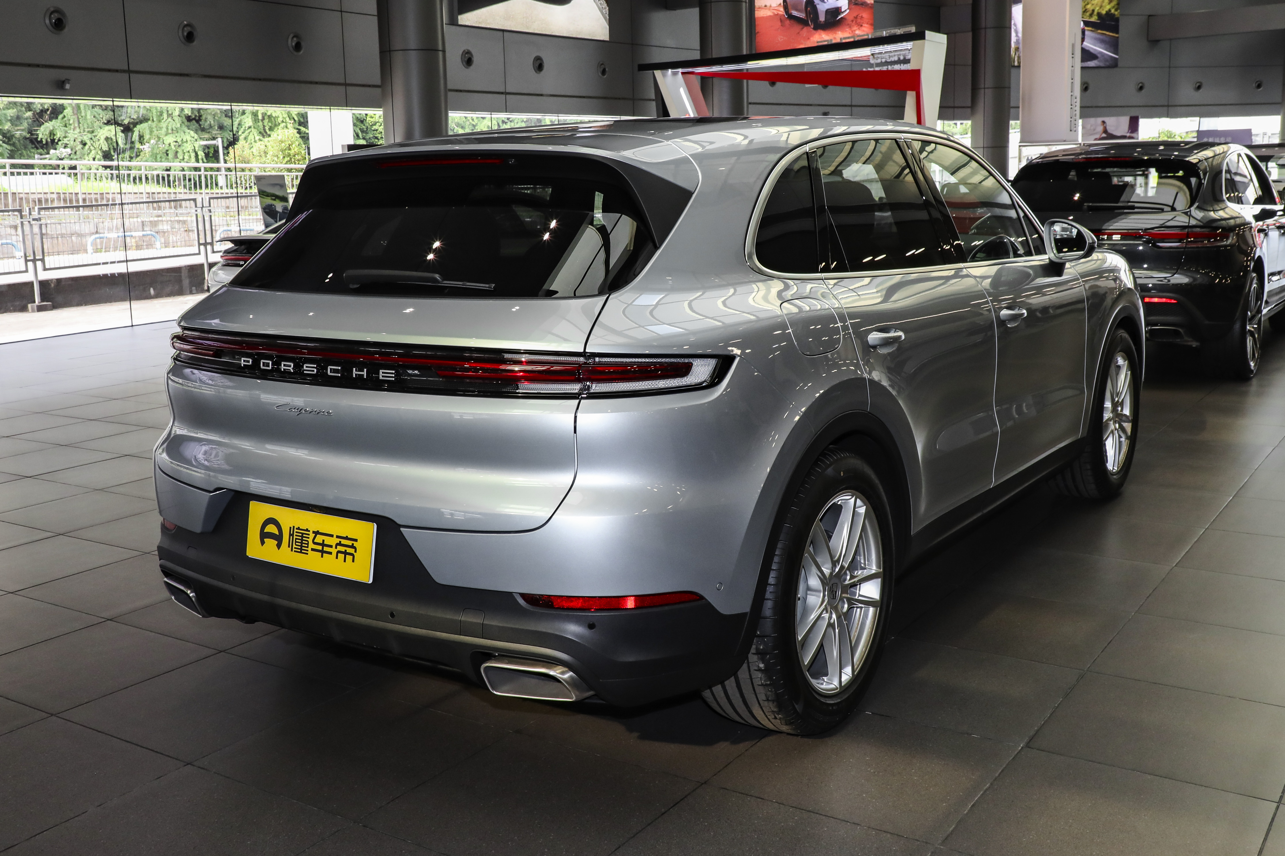 _保时捷电桩安装教程视频_保时捷电动汽车电池供应商