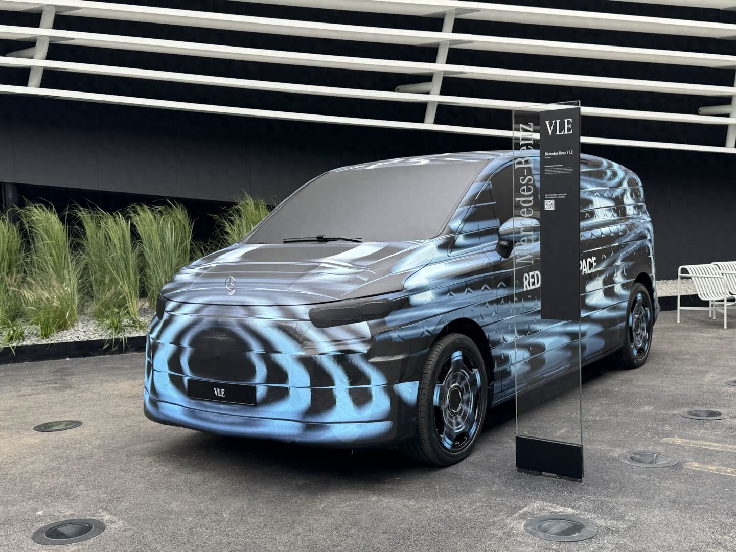 _新车 | 2026年国产/纯电中大型MPV 奔驰VLE伪装原型车亮相慕尼黑车展_新车 | 2026年国产/纯电中大型MPV 奔驰VLE伪装原型车亮相慕尼黑车展