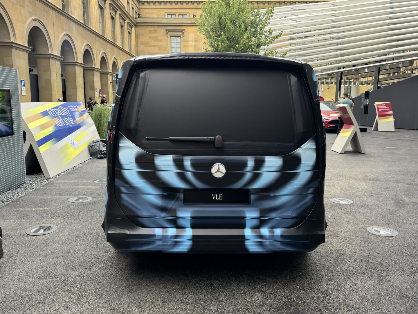 新车 | 2026年国产/纯电中大型MPV 奔驰VLE伪装原型车亮相慕尼黑车展__新车 | 2026年国产/纯电中大型MPV 奔驰VLE伪装原型车亮相慕尼黑车展