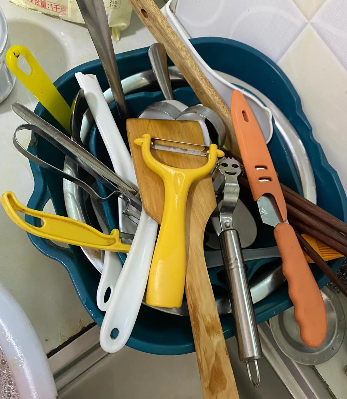 _被网友的“收纳智慧”折服了!不花啥钱,厨房就能井井有条!_被网友的“收纳智慧”折服了!不花啥钱,厨房就能井井有条!