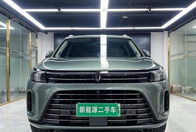 全新问界M7凭借技术创新和高价值引领市场，爆单突破十万台后余承东紧急辟谣，强调“是43分钟”引发行业热议-有驾