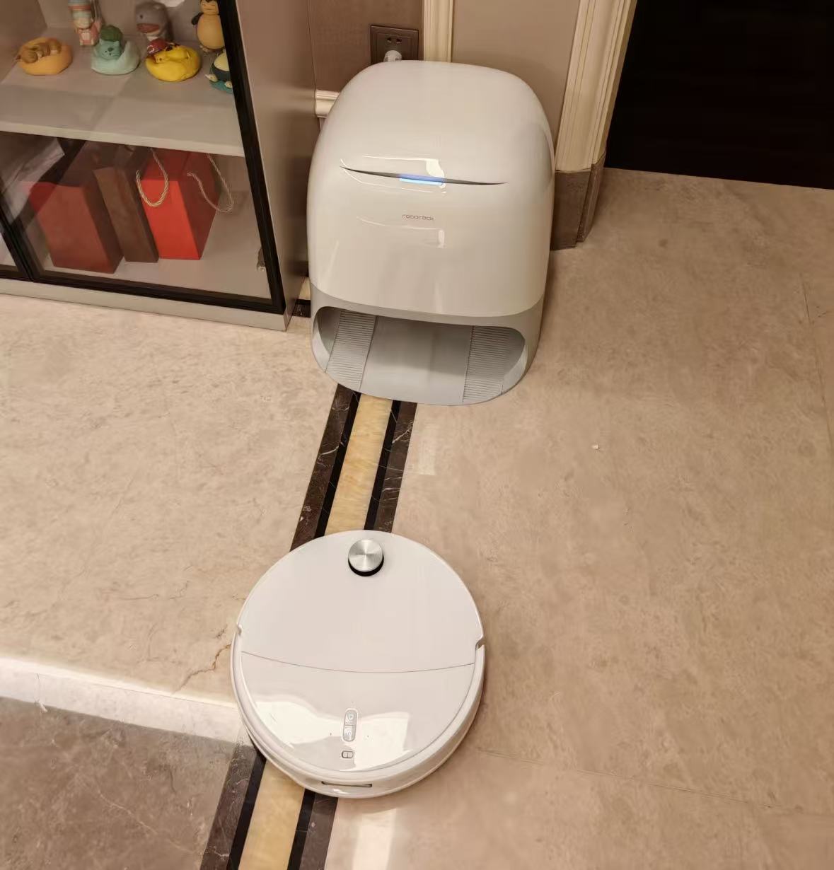 _扫地机器人自杀假新闻_扫地机器人网