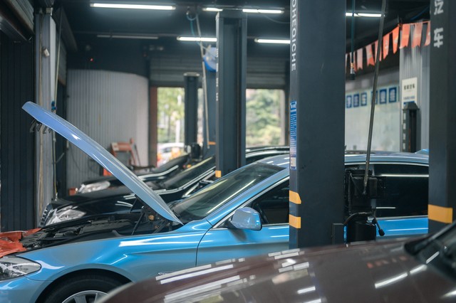 新能源车抛弃麦弗逊悬架!油车还用是因为抠门吗?工程师一语道破__新能源车抛弃麦弗逊悬架!油车还用是因为抠门吗?工程师一语道破