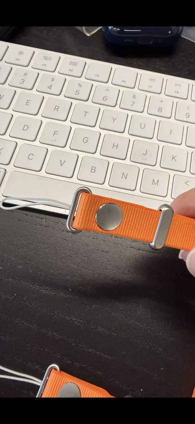 _疑似新配件斜挎带（挂绳）曝光 配合iPhone新保护壳使用_疑似新配件斜挎带（挂绳）曝光 配合iPhone新保护壳使用