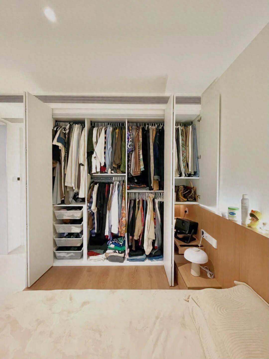 被中年阿姨的“衣柜收纳”折服了,换个思路,家里就井井有条!__被中年阿姨的“衣柜收纳”折服了,换个思路,家里就井井有条!