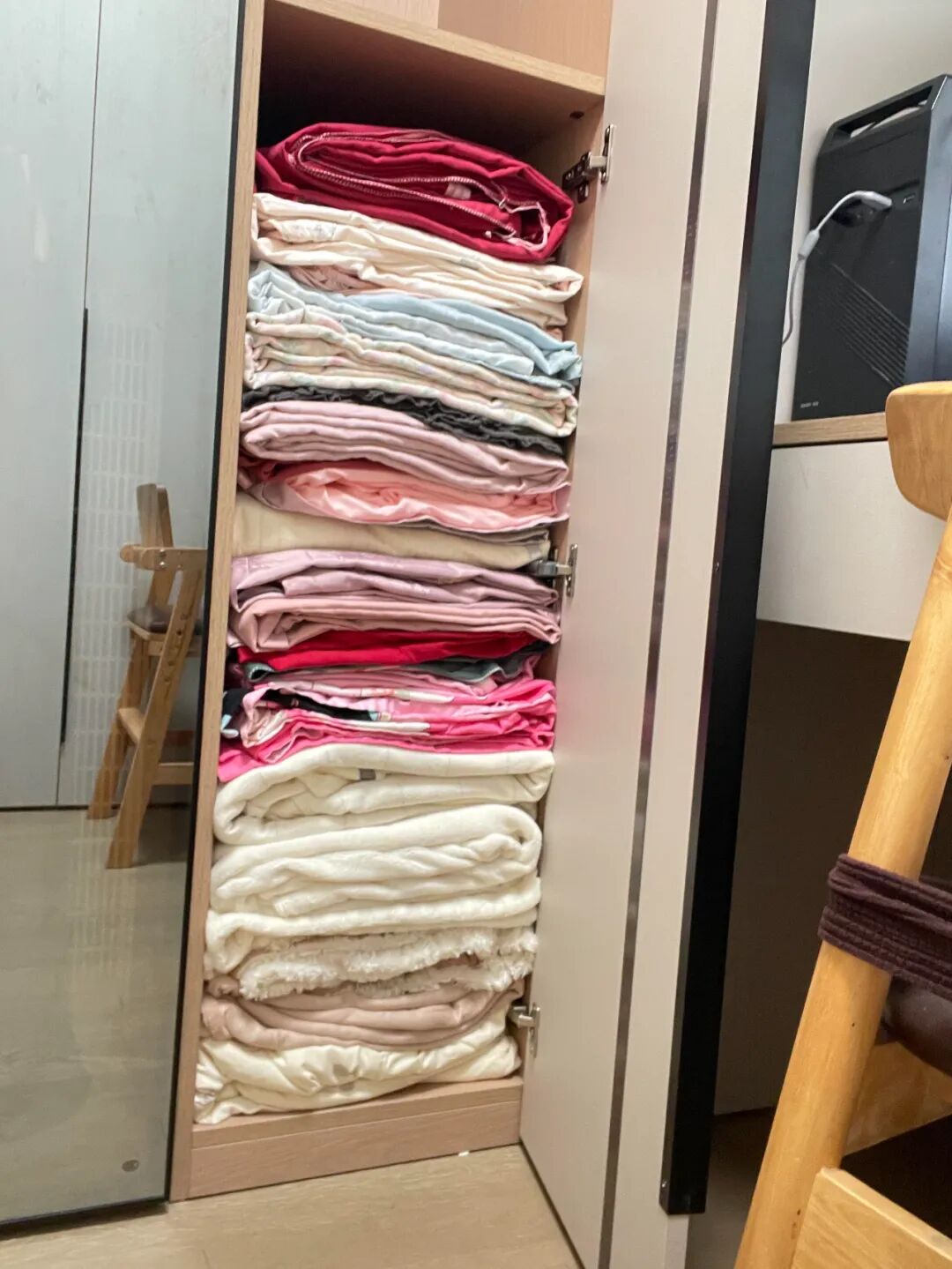 被中年阿姨的“衣柜收纳”折服了,换个思路,家里就井井有条!__被中年阿姨的“衣柜收纳”折服了,换个思路,家里就井井有条!