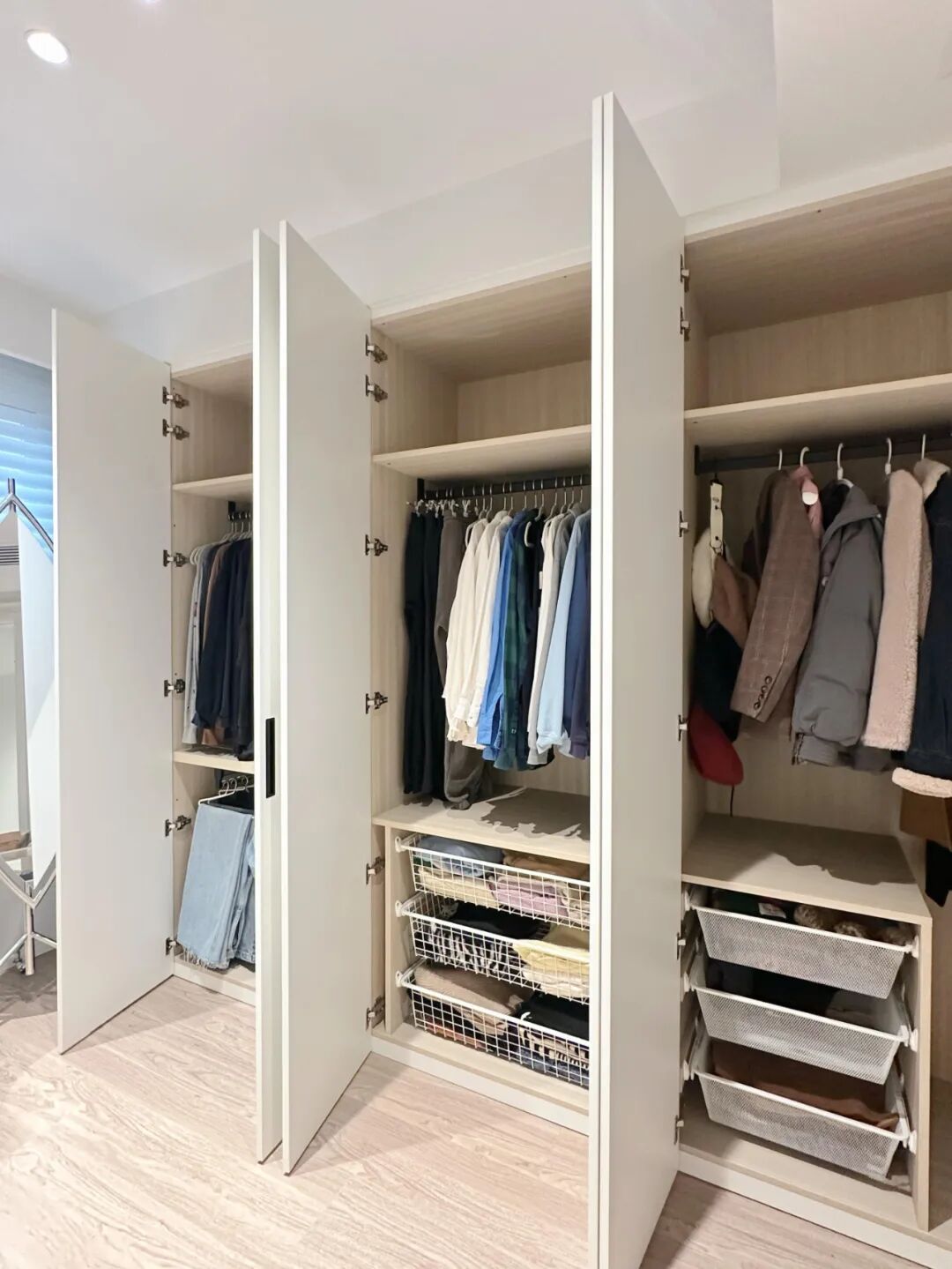 被中年阿姨的“衣柜收纳”折服了,换个思路,家里就井井有条!__被中年阿姨的“衣柜收纳”折服了,换个思路,家里就井井有条!