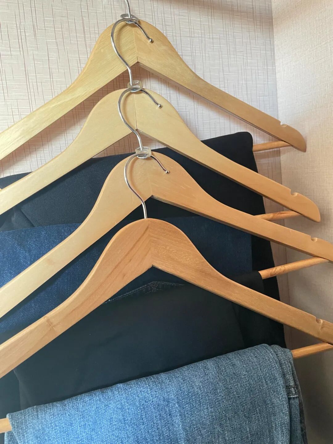 被中年阿姨的“衣柜收纳”折服了,换个思路,家里就井井有条!__被中年阿姨的“衣柜收纳”折服了,换个思路,家里就井井有条!