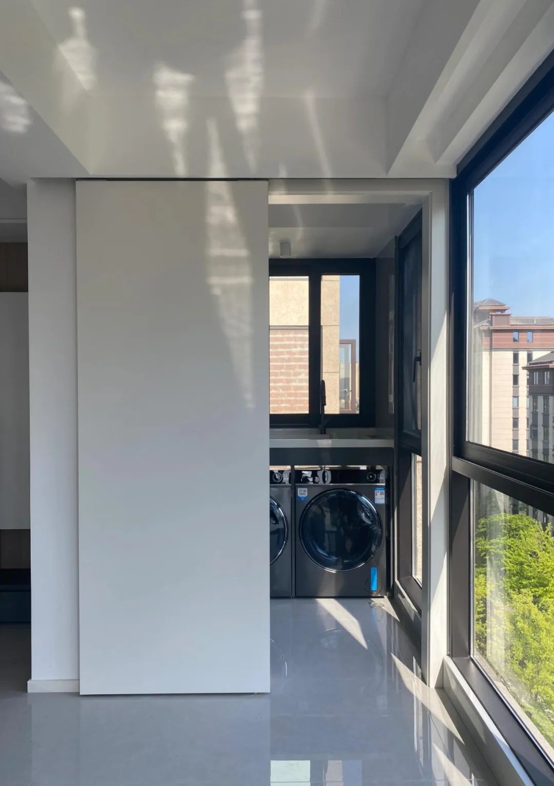 我把阳台两边的墙敲了怎么办_阳台两边墙可以拆除吗_