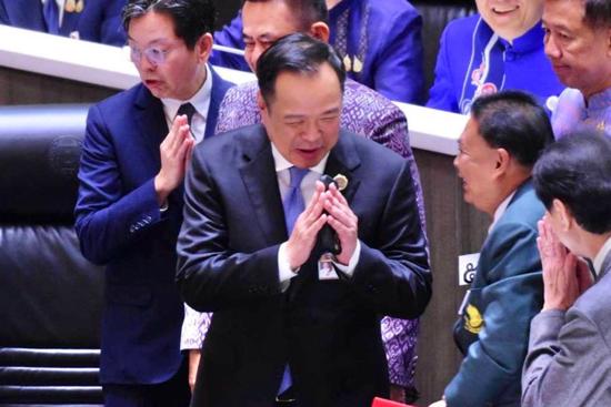 _叫中国名字,娶网红老板,新总理是他?_叫中国名字,娶网红老板,新总理是他?