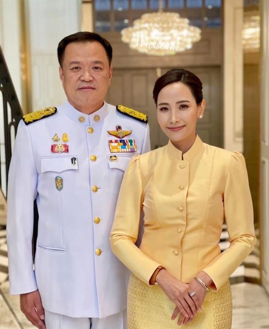 _叫中国名字,娶网红老板,新总理是他?_叫中国名字,娶网红老板,新总理是他?