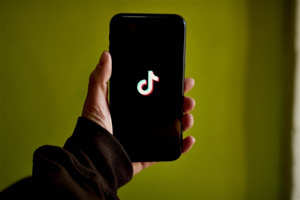 80后博主街拍陌生人:一周涨粉187万__80后博主街拍陌生人:一周涨粉187万