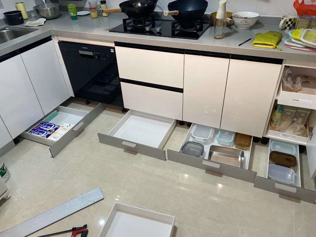 骗小萝莉邻居家里的_衣柜抽屉设计注意事项_