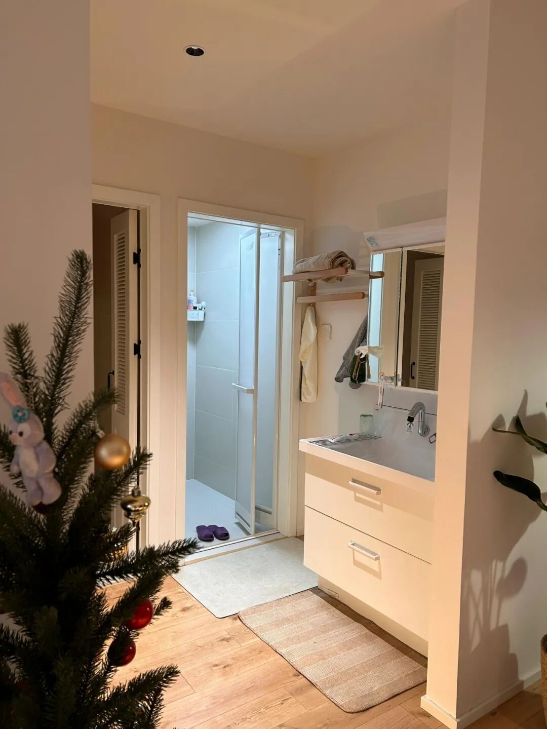 淋浴隔断玻璃怎么擦干净_淋浴玻璃隔断安装视频_