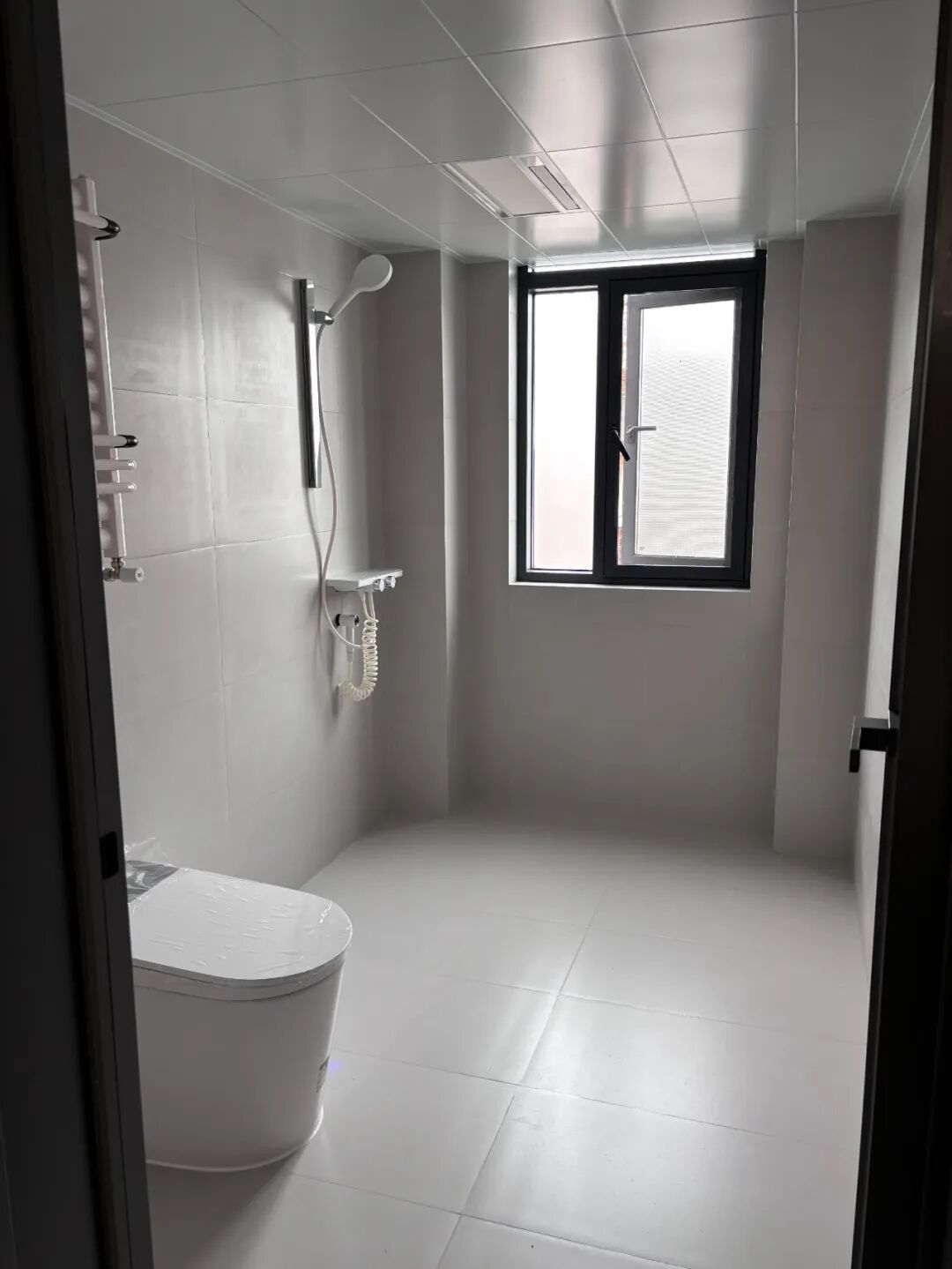 淋浴玻璃隔断安装视频__淋浴隔断玻璃怎么擦干净