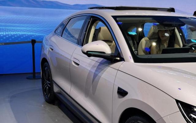 比亚迪祭出王炸，月销八千竟被定义不合格，12万云辇版能否靠硬核配置翻盘-有驾