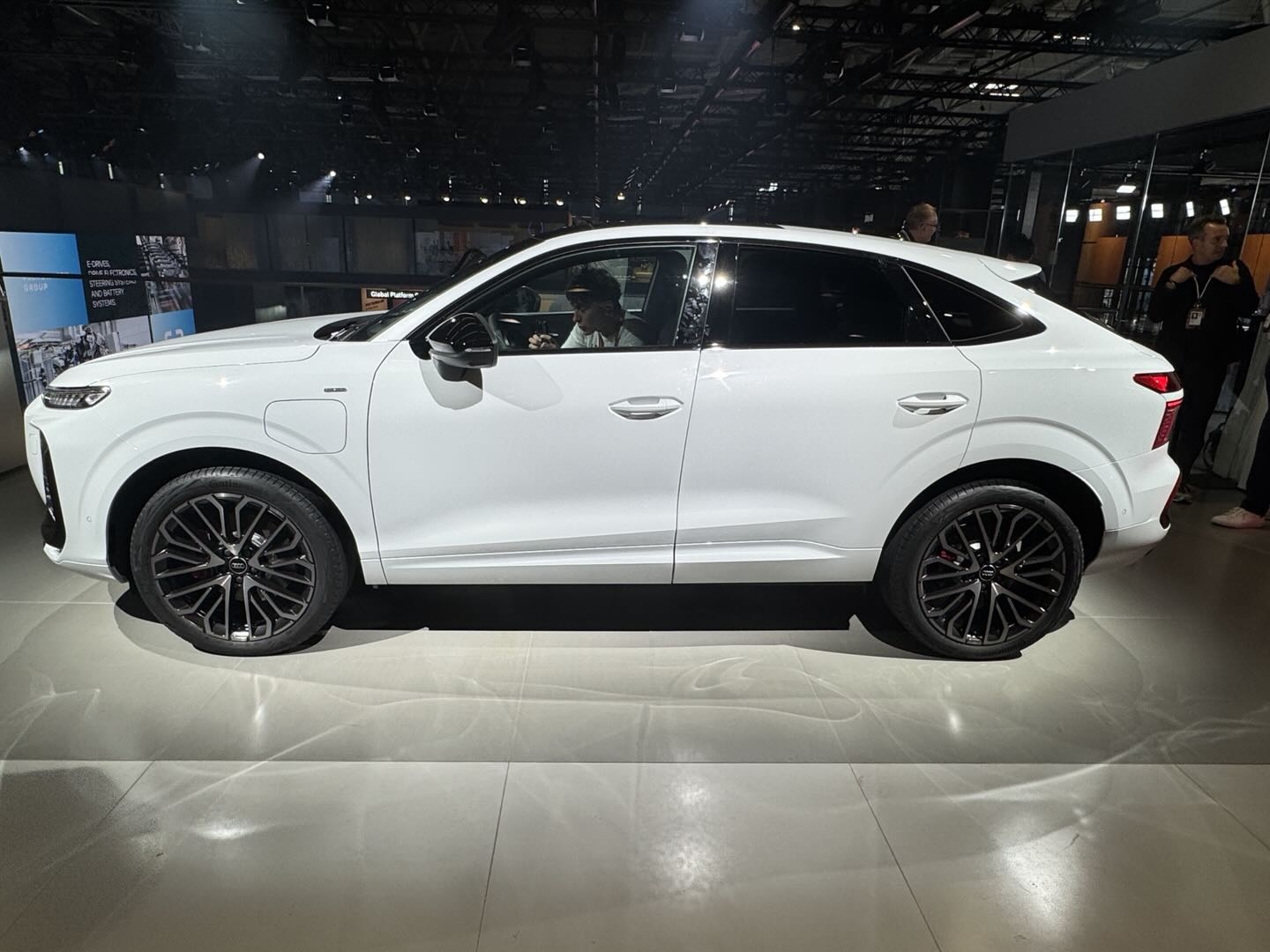 宝马慕尼黑总部照片__2021慕尼黑车展宝马