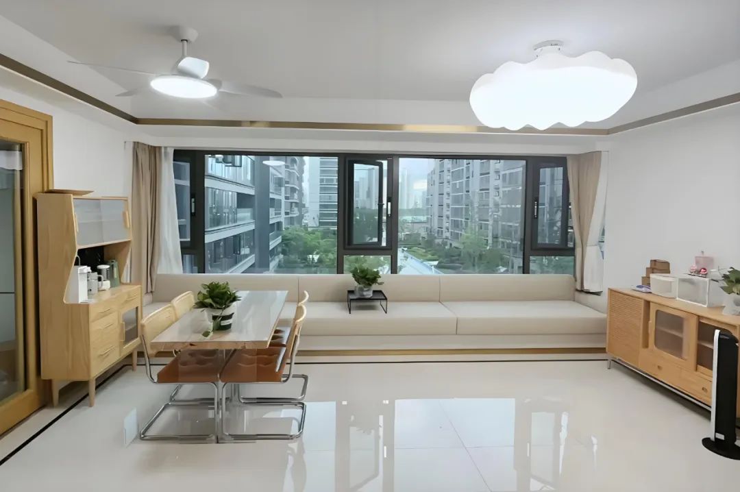 被年轻人家的“飘窗设计”惊到了!打开思路后,直接就多了半间房__被年轻人家的“飘窗设计”惊到了!打开思路后,直接就多了半间房