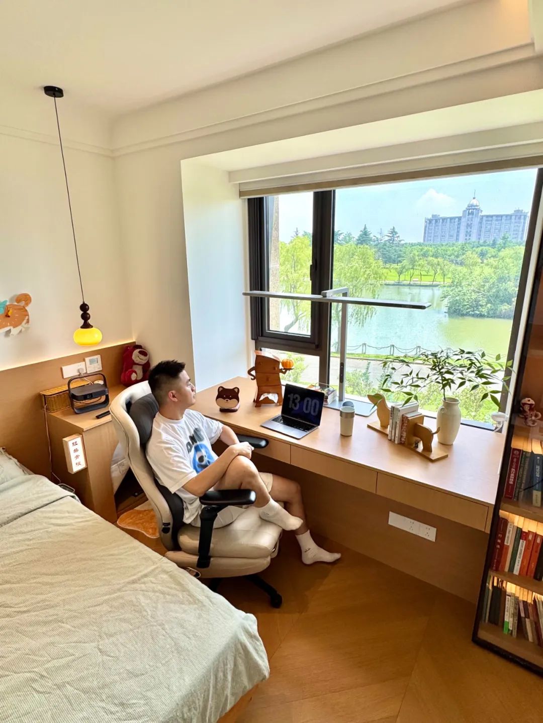 被年轻人家的“飘窗设计”惊到了!打开思路后,直接就多了半间房__被年轻人家的“飘窗设计”惊到了!打开思路后,直接就多了半间房