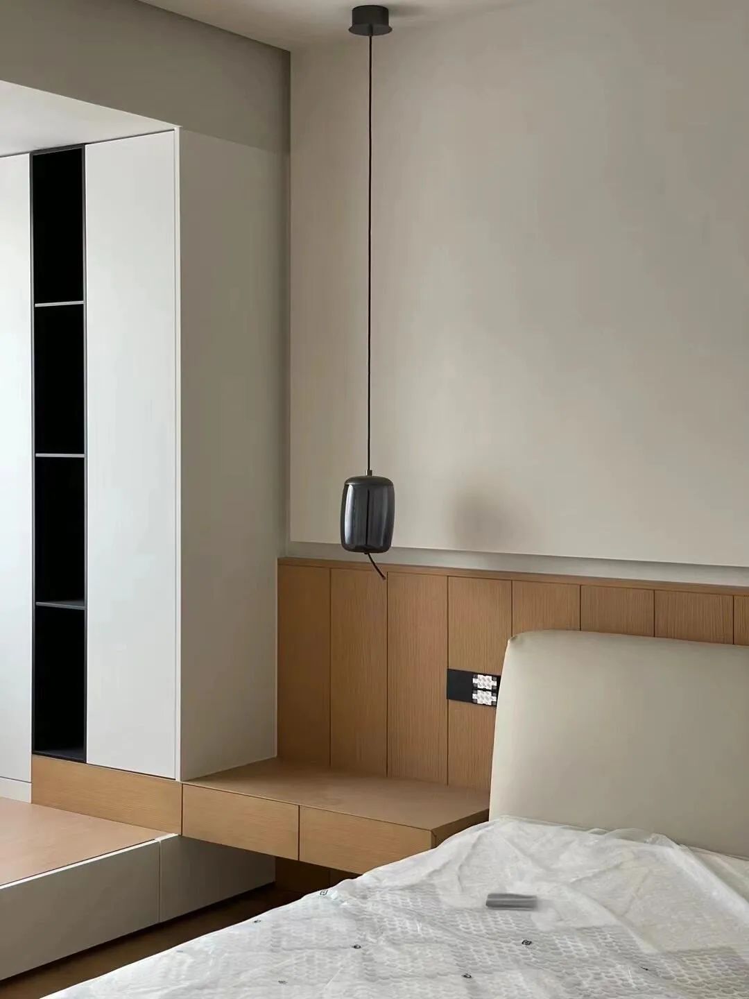 被年轻人家的“飘窗设计”惊到了!打开思路后,直接就多了半间房__被年轻人家的“飘窗设计”惊到了!打开思路后,直接就多了半间房