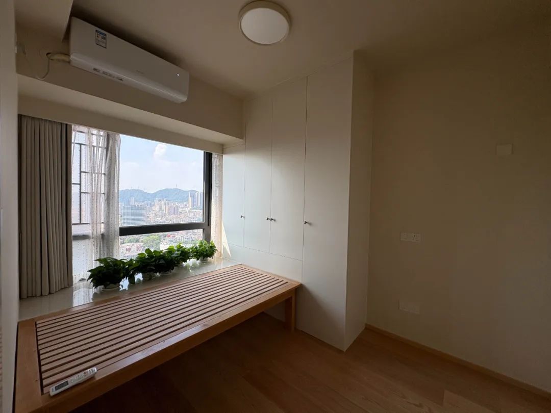 被年轻人家的“飘窗设计”惊到了!打开思路后,直接就多了半间房__被年轻人家的“飘窗设计”惊到了!打开思路后,直接就多了半间房