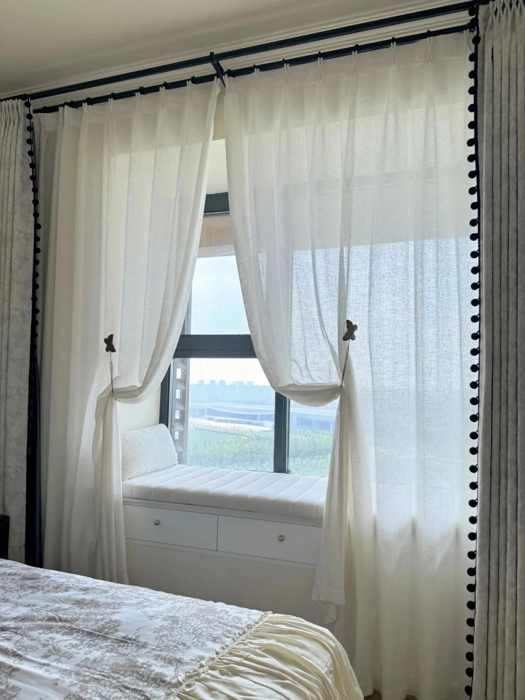 被年轻人家的“飘窗设计”惊到了!打开思路后,直接就多了半间房_被年轻人家的“飘窗设计”惊到了!打开思路后,直接就多了半间房_