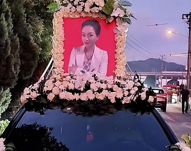 49岁孟再平骤逝:百万抗癌针无效!迈巴赫车队开道,独子却赤脚背草鞋-有驾