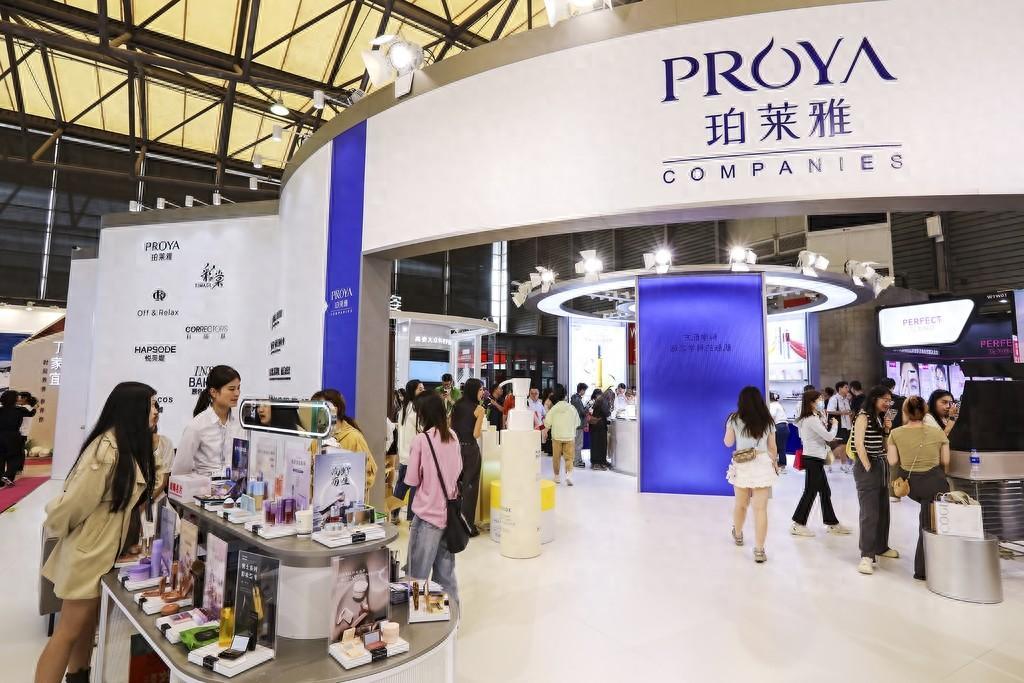 _“二代”接棒，业绩增速放缓主品牌收入下滑，珀莱雅拟赴港IPO_“二代”接棒，业绩增速放缓主品牌收入下滑，珀莱雅拟赴港IPO