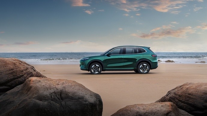 吉利银河限量版suv_吉利电动汽车银色suv_