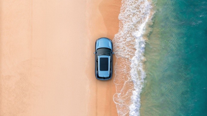 _吉利电动汽车银色suv_吉利银河限量版suv