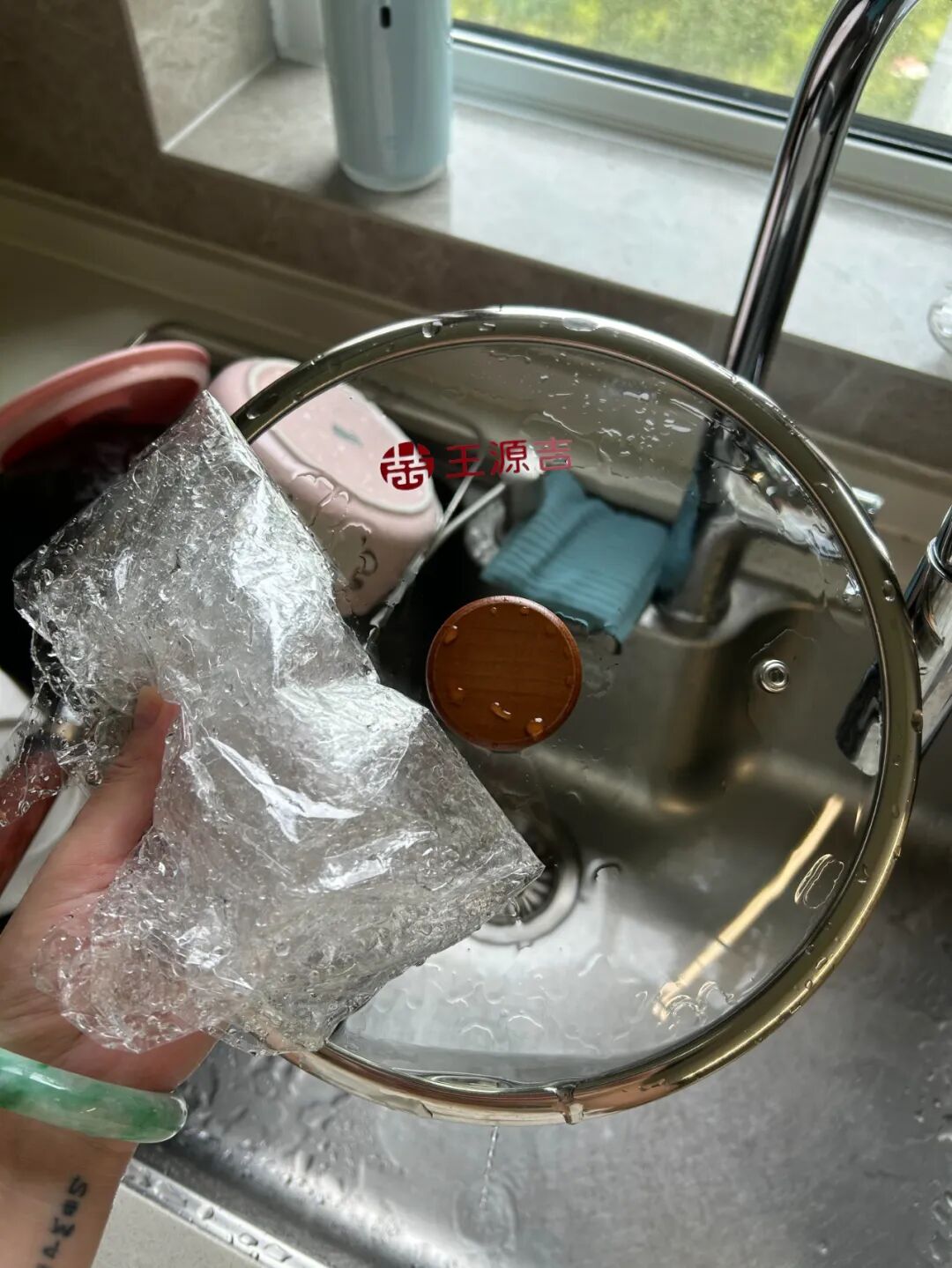 _被年轻人“生活鬼点子”折服了！看似离谱，却解决了不少生活痛点_被年轻人“生活鬼点子”折服了！看似离谱，却解决了不少生活痛点