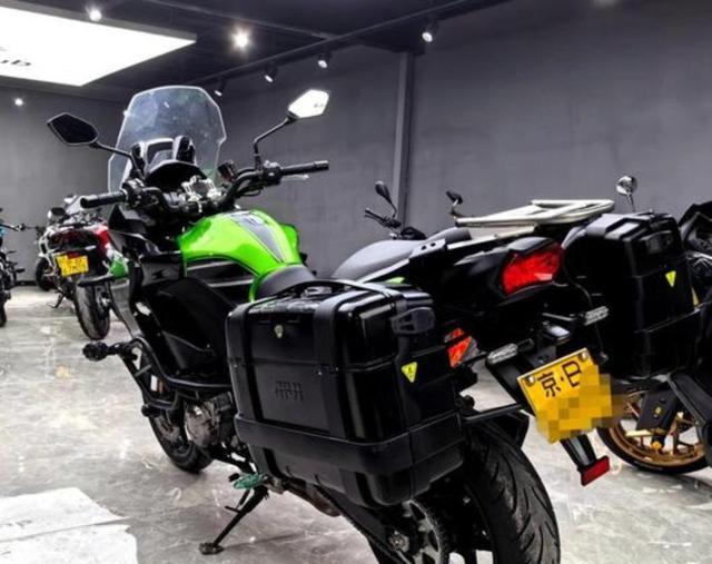 川崎官方在国内发布了全新的Versys1100车型,售价15.9万元,增量不增价看似良心新品实则技术配置大升级,满足骑行爱好者的多重需求-有驾