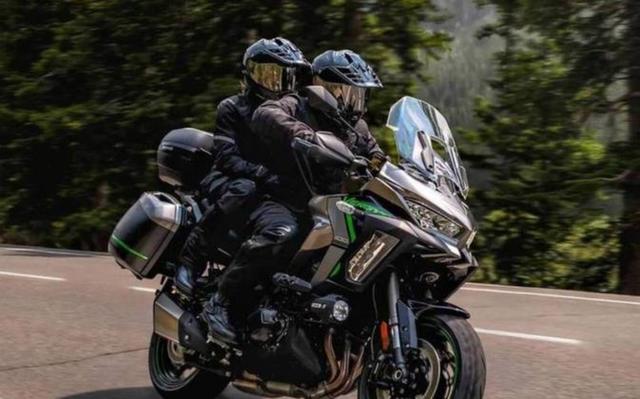 川崎官方在国内发布了全新的Versys1100车型,售价15.9万元,增量不增价看似良心新品实则技术配置大升级,满足骑行爱好者的多重需求-有驾