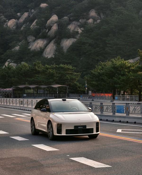 理想i6实车曝光:带自行车架9月底上市-有驾