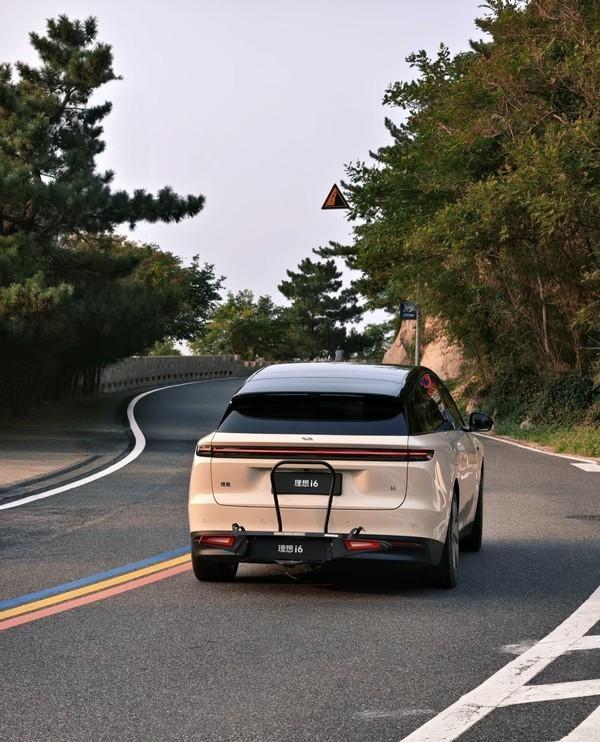 理想i6实车曝光:带自行车架9月底上市-有驾