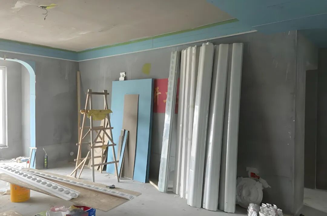 装修年轻化__年轻人要省钱还是要花钱