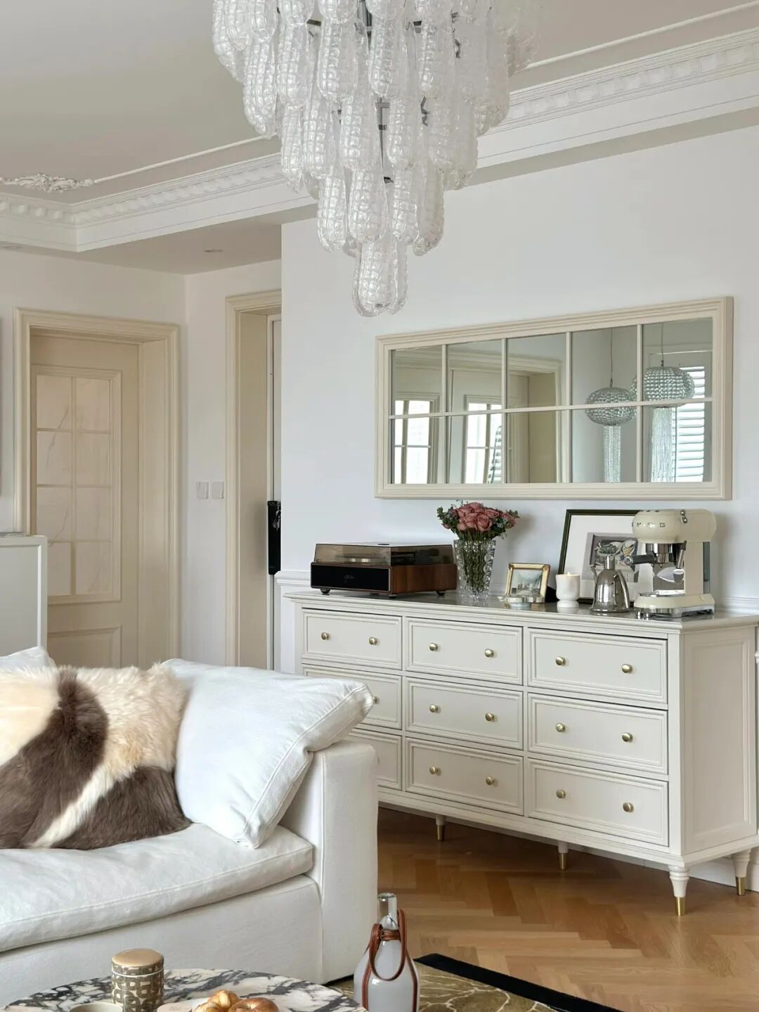 _年轻人要省钱还是要花钱_装修年轻化