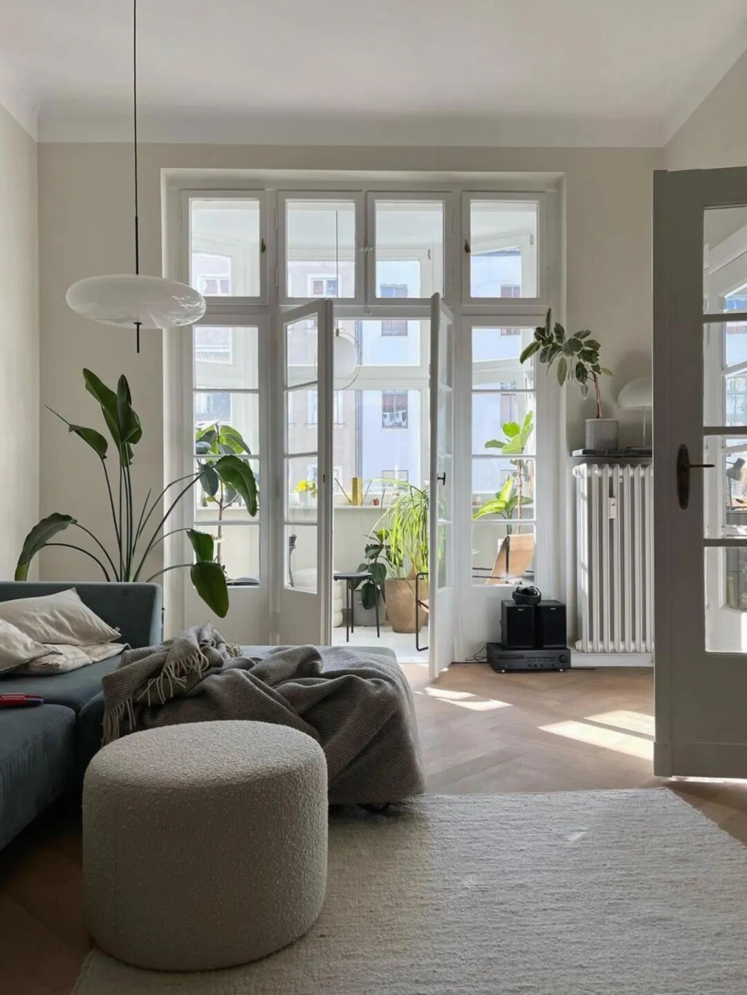 装修年轻化_年轻人要省钱还是要花钱_