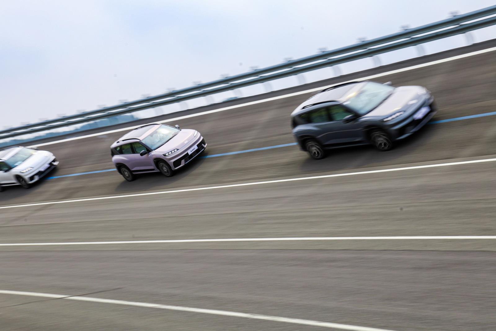 纯电操控新标尺？北京现代EO首测背后的技术逻辑__纯电操控新标尺？北京现代EO首测背后的技术逻辑