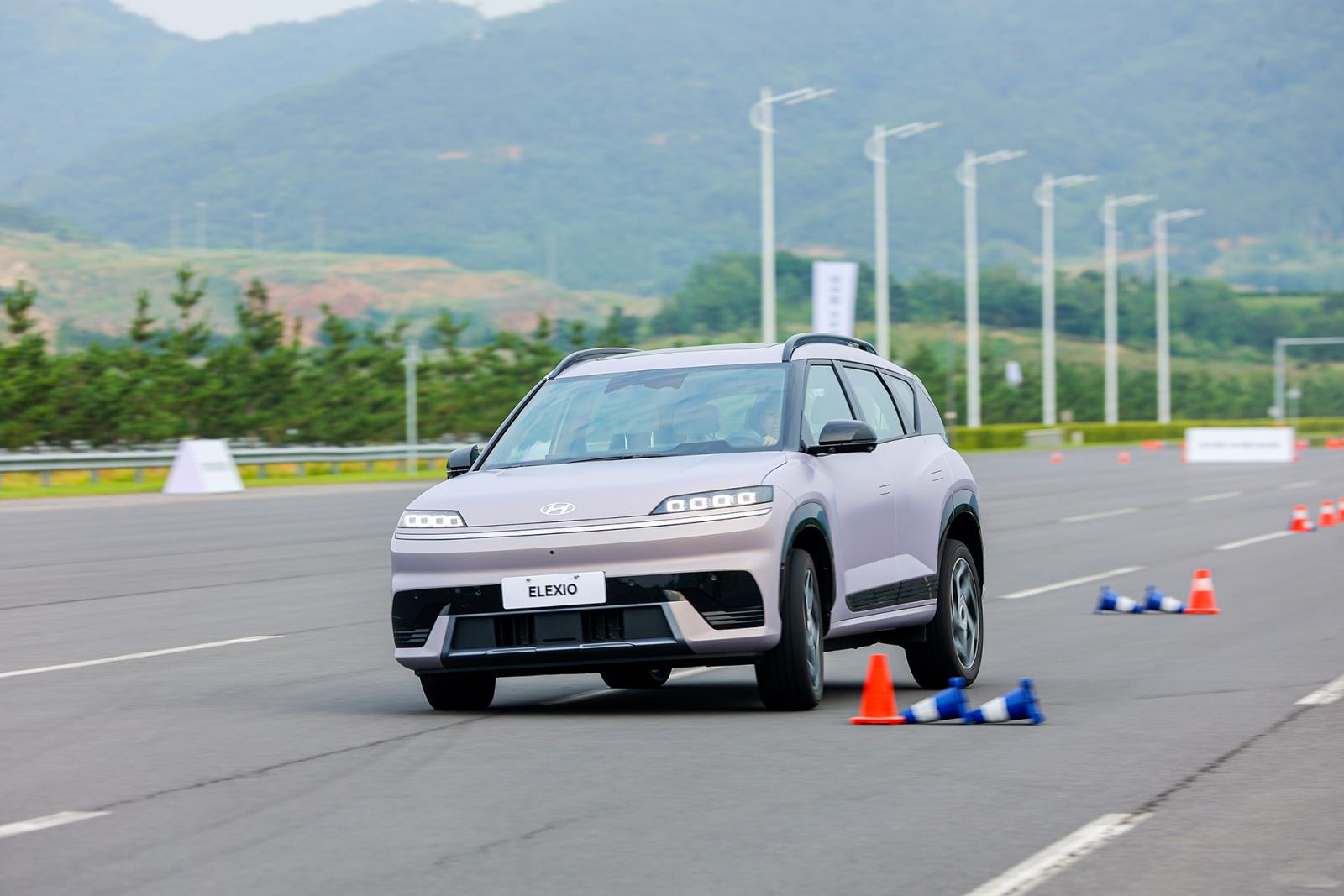 纯电操控新标尺？北京现代EO首测背后的技术逻辑__纯电操控新标尺？北京现代EO首测背后的技术逻辑