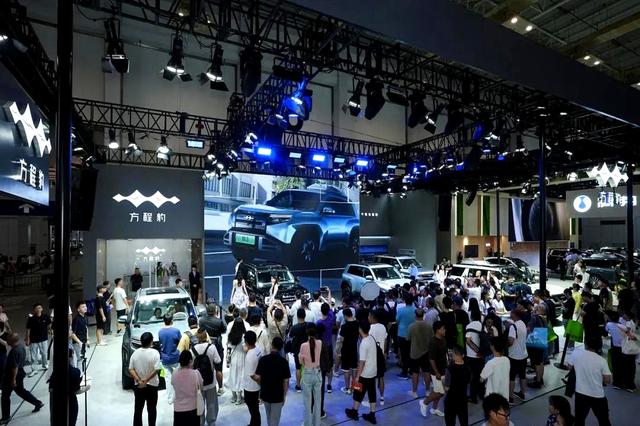 方程豹携2025年全新车型登场,科技与个性化定制,引领汽车新风潮-有驾