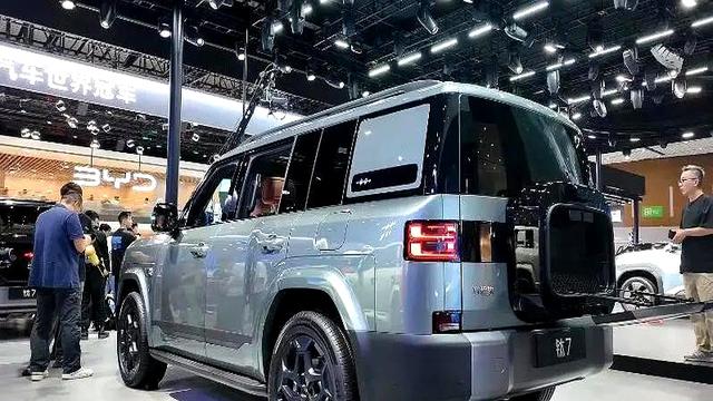 方程豹携2025年全新车型登场,科技与个性化定制,引领汽车新风潮-有驾