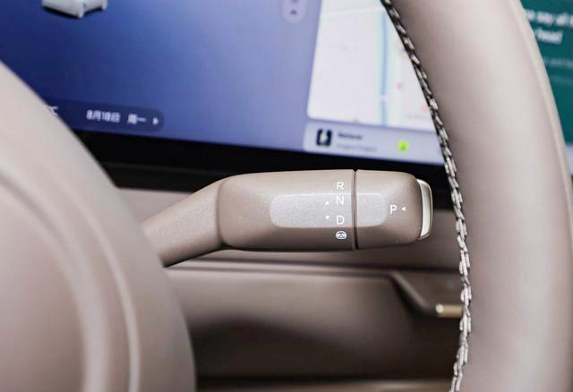 全新智己LS6定义为中大型电动SUV,融合智慧体验与奢华舒适空间-有驾