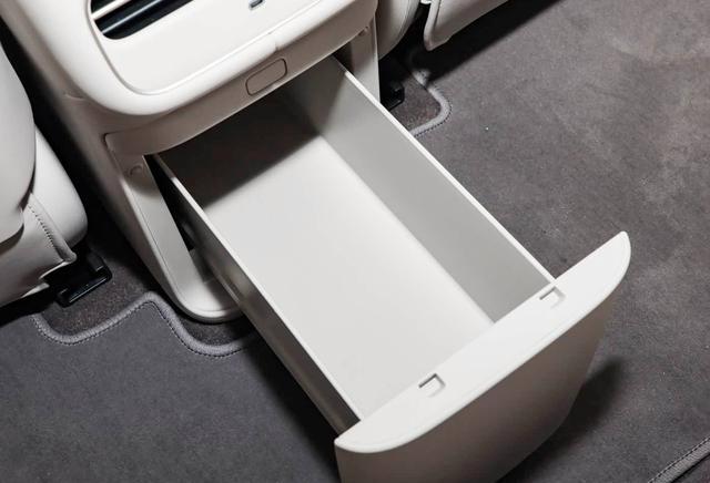 全新智己LS6定义为中大型电动SUV，融合智慧体验与奢华舒适空间-有驾