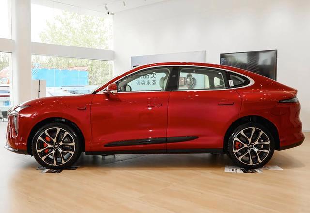 全新智己LS6定义为中大型电动SUV，融合智慧体验与奢华舒适空间-有驾